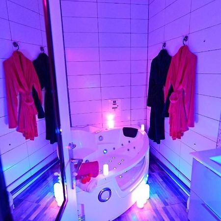 Luxe Sauna Privatif Et Grand Bain Jacuzzi A Deux A Biscarosse Plage Pour Nuit Romantique Avec Decoration Led Et Bougies Biscarrosse Exterior foto