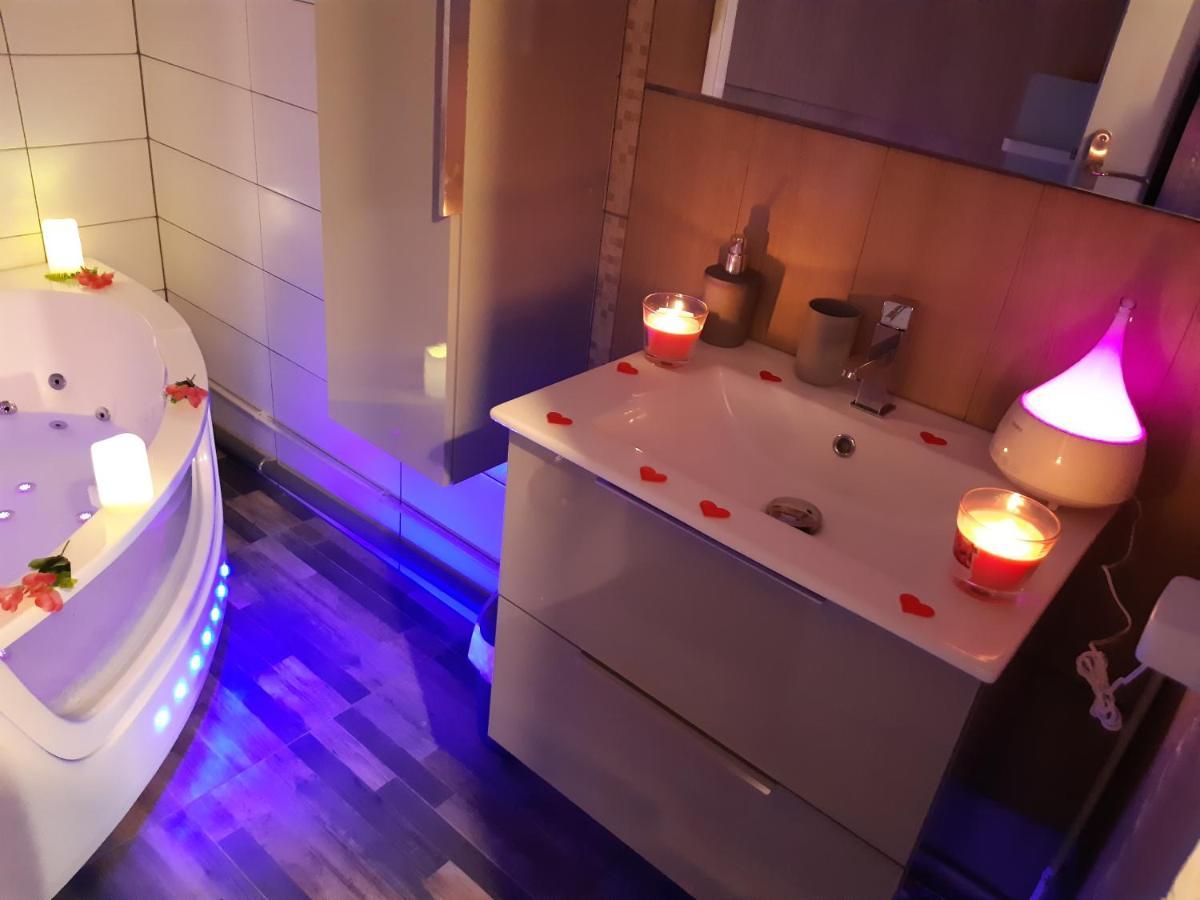 Luxe Sauna Privatif Et Grand Bain Jacuzzi A Deux A Biscarosse Plage Pour Nuit Romantique Avec Decoration Led Et Bougies Biscarrosse Exterior foto