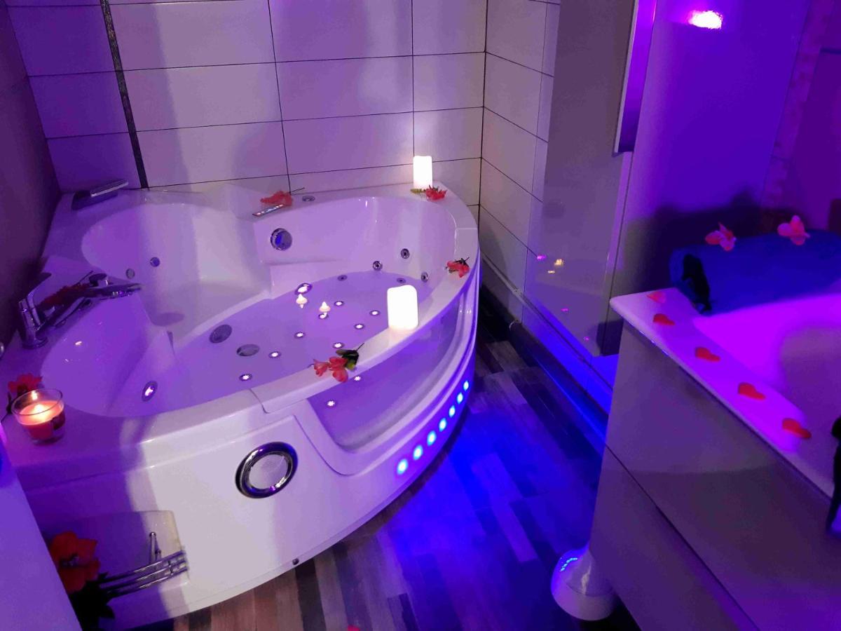 Luxe Sauna Privatif Et Grand Bain Jacuzzi A Deux A Biscarosse Plage Pour Nuit Romantique Avec Decoration Led Et Bougies Biscarrosse Exterior foto