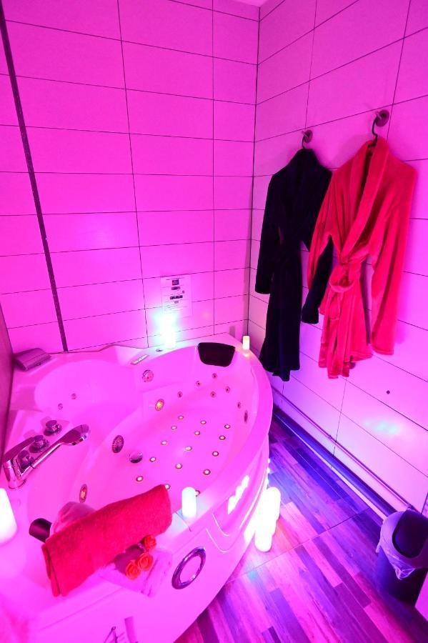 Luxe Sauna Privatif Et Grand Bain Jacuzzi A Deux A Biscarosse Plage Pour Nuit Romantique Avec Decoration Led Et Bougies Biscarrosse Exterior foto