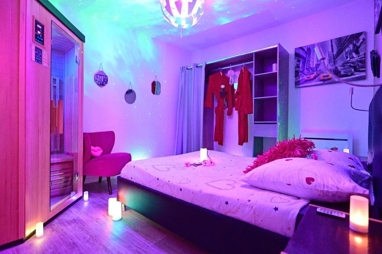 Luxe Sauna Privatif Et Grand Bain Jacuzzi A Deux A Biscarosse Plage Pour Nuit Romantique Avec Decoration Led Et Bougies Biscarrosse Exterior foto