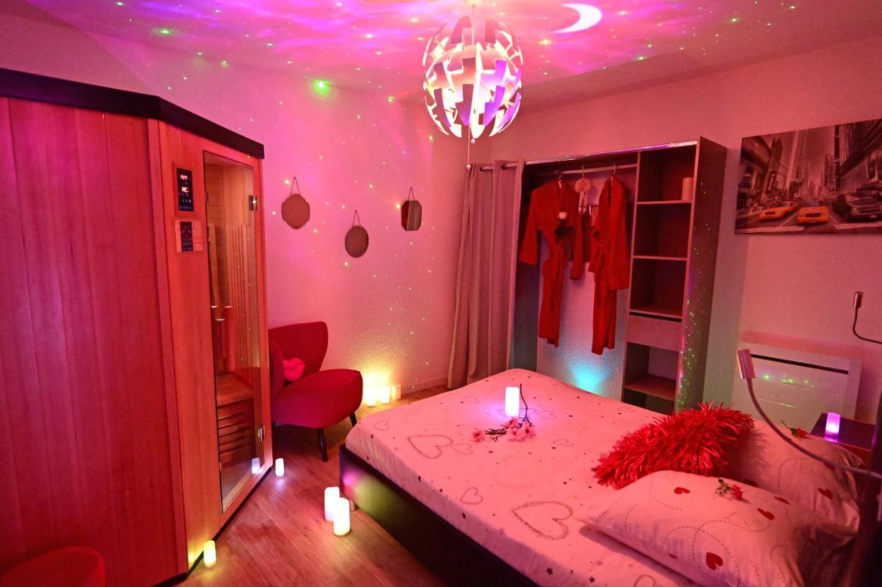 Luxe Sauna Privatif Et Grand Bain Jacuzzi A Deux A Biscarosse Plage Pour Nuit Romantique Avec Decoration Led Et Bougies Biscarrosse Exterior foto