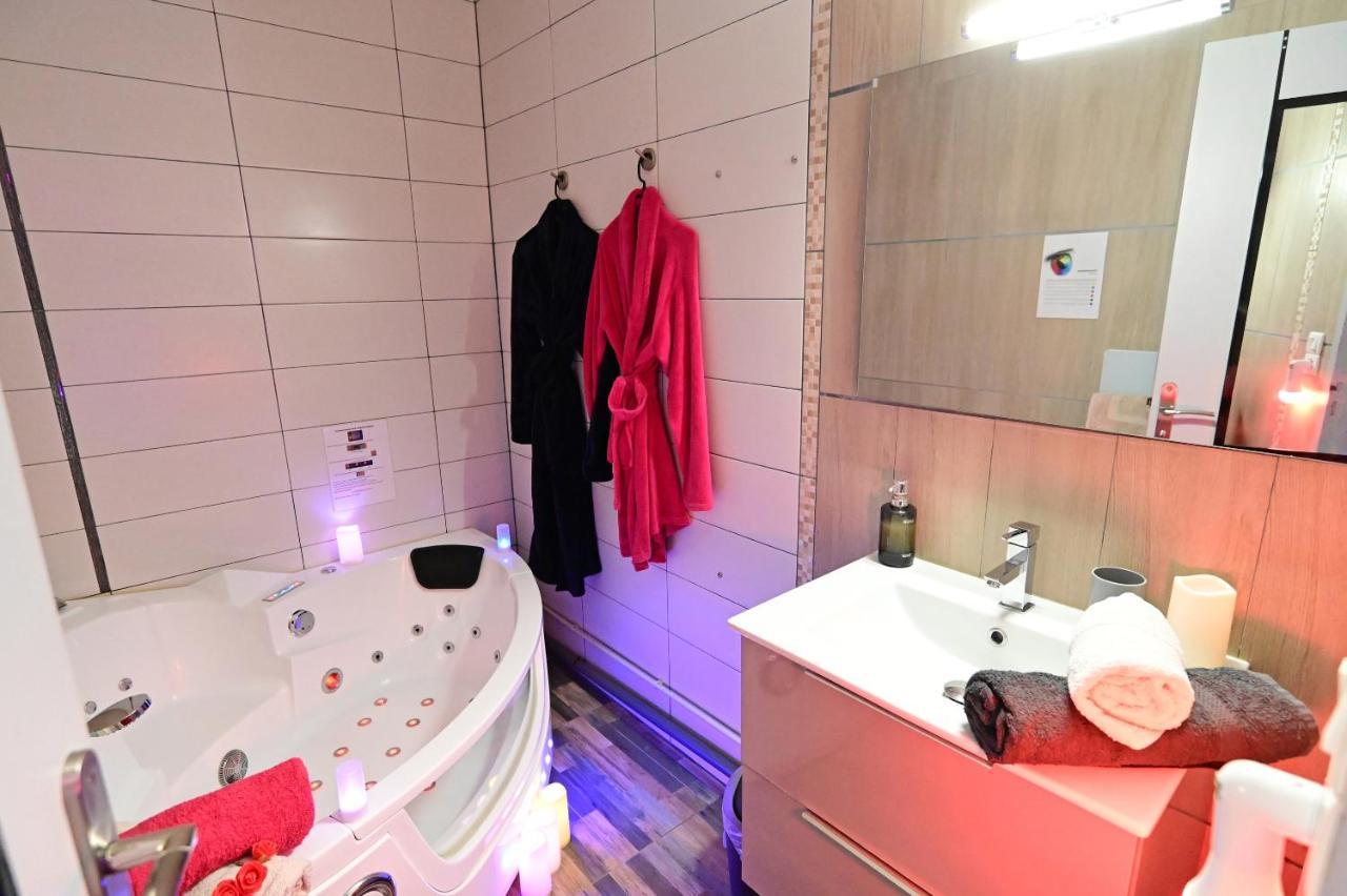 Luxe Sauna Privatif Et Grand Bain Jacuzzi A Deux A Biscarosse Plage Pour Nuit Romantique Avec Decoration Led Et Bougies Biscarrosse Exterior foto